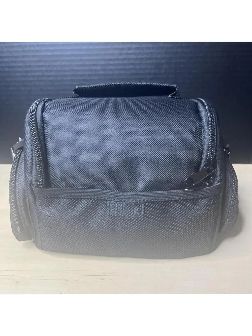 ULTIMAXX DIGITAL CAMERA CAMCORDER MEDIUM SIZE GADGET BAG UM-GB200